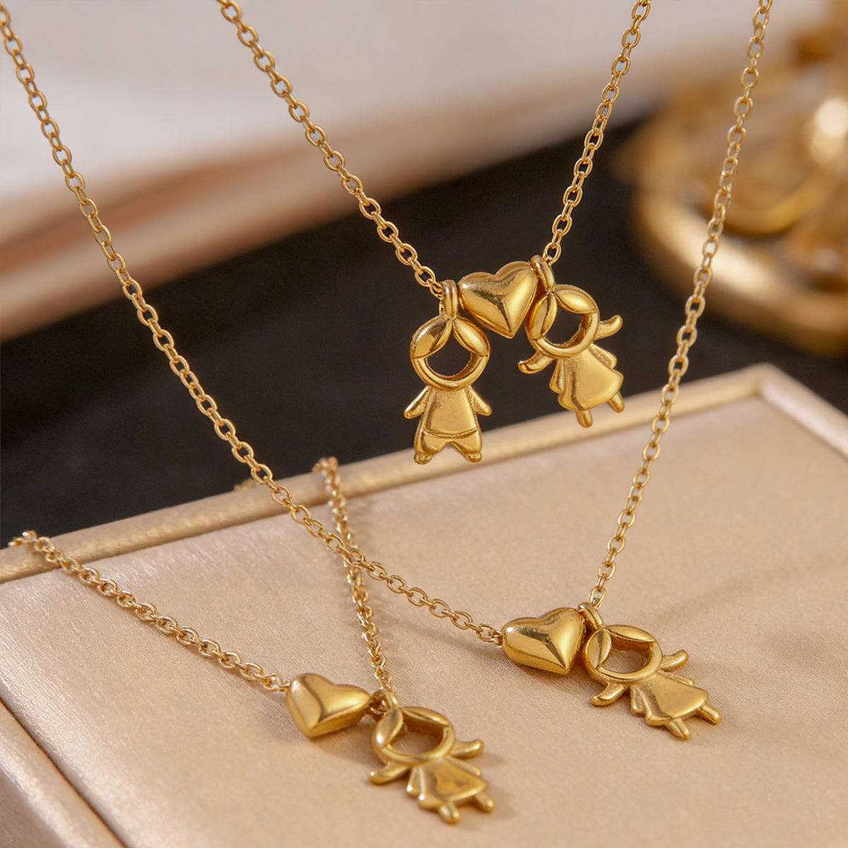 Amor Eterno™ — Collar Delicado de Amor en Oro 18K