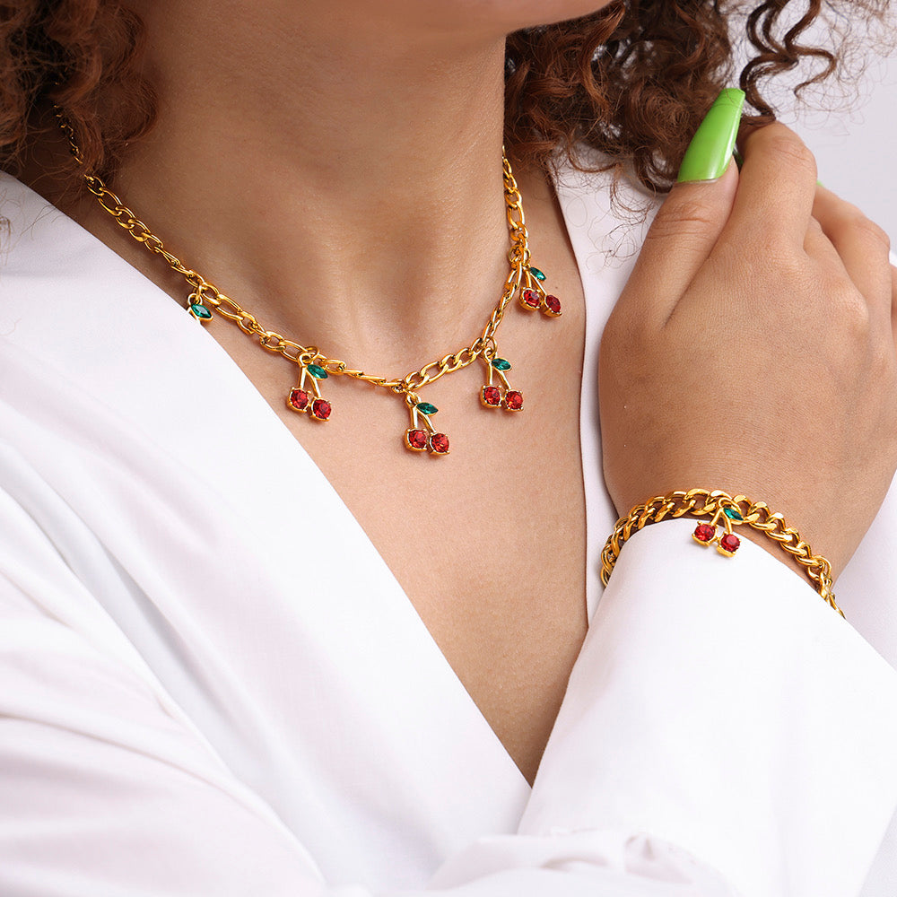 Cherry Gold™ — Conjunto de Joyería con Cerezas Esmaltadas en Oro | Collar y Pulsera Stainless Steel