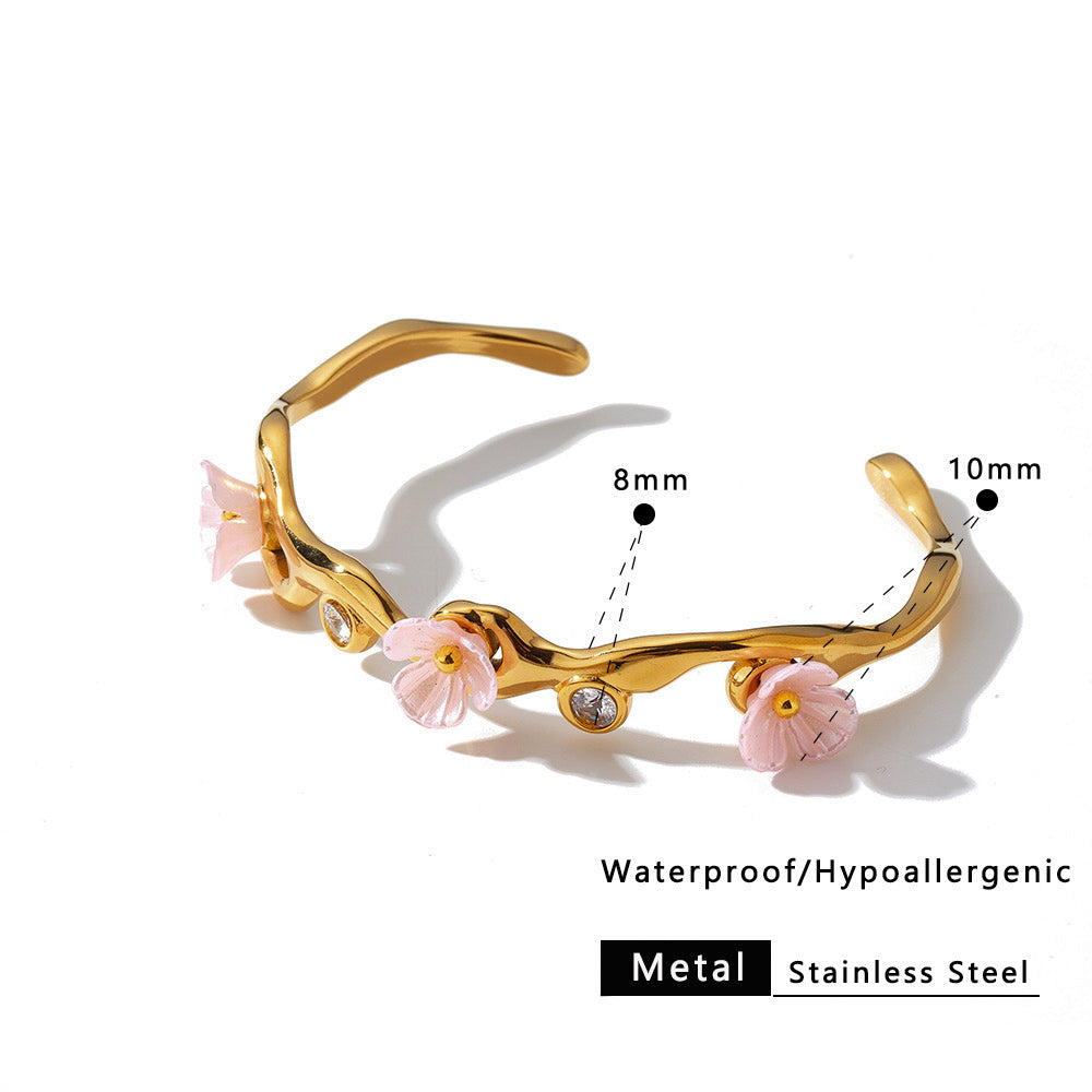 Sakura Dorada™ — Brazalete Botánico en Oro 18K