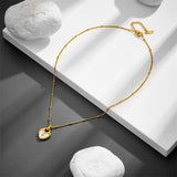 Golden Heart Set™ — Conjunto de Joyería con Corazones Dorados y Esmalte Blanco | Collar, Pulsera y Pantallas