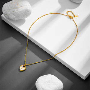 Golden Heart Set™ — Conjunto de Joyería con Corazones Dorados y Esmalte Blanco | Collar, Pulsera y Pantallas