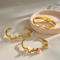 Sakura Dorada™ — Brazalete Botánico en Oro 18K