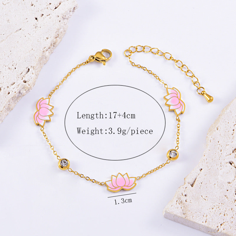 Flor de Serenidad™ — Conjunto de Joyería Floral Inspirada en Loto | Collar, Pulsera y Pantallas Doradas
