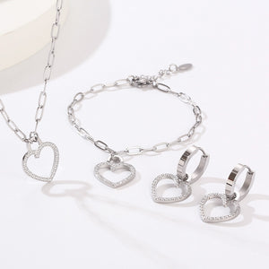 Amor Brillante™ — Conjunto de Joyería con Dijes de Corazón y Circonias | Collar y Pulsera Bañada en Oro