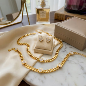 Golden Love™ — Conjunto de Joyería con Corazones de Circonias en Oro | Collar, Pulsera y Pantallas Stainless Steel
