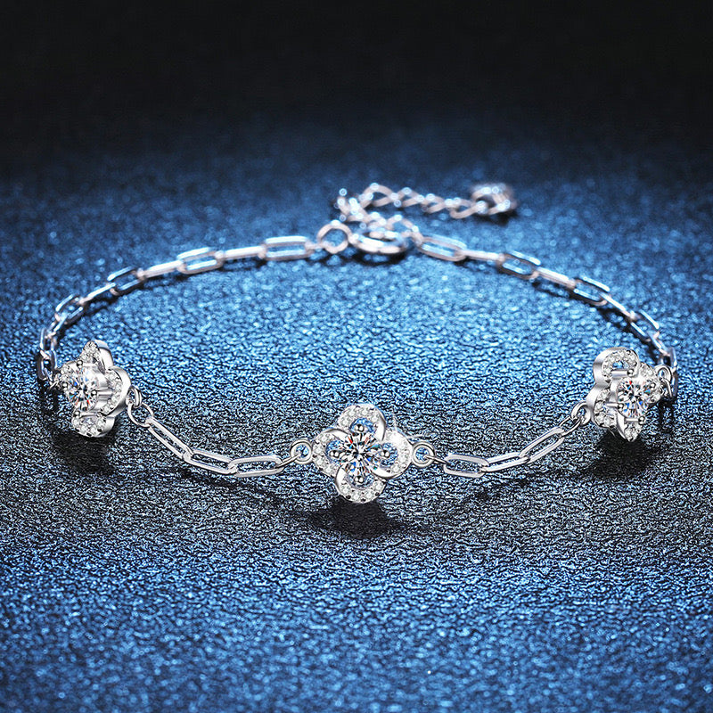 Destello de Lujo™ — Pulsera de Plata Esterlina S925 con Trébol y Moissanita | Brazalete de Lujo para Mujer