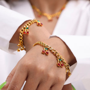 Cherry Gold™ — Conjunto de Joyería con Cerezas Esmaltadas en Oro | Collar y Pulsera Stainless Steel