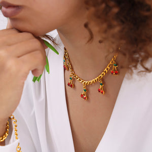 Cherry Gold™ — Conjunto de Joyería con Cerezas Esmaltadas en Oro | Collar y Pulsera Stainless Steel